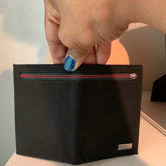 Authentic Gucci 4-slot card holder wallet - Picture 4 of 7